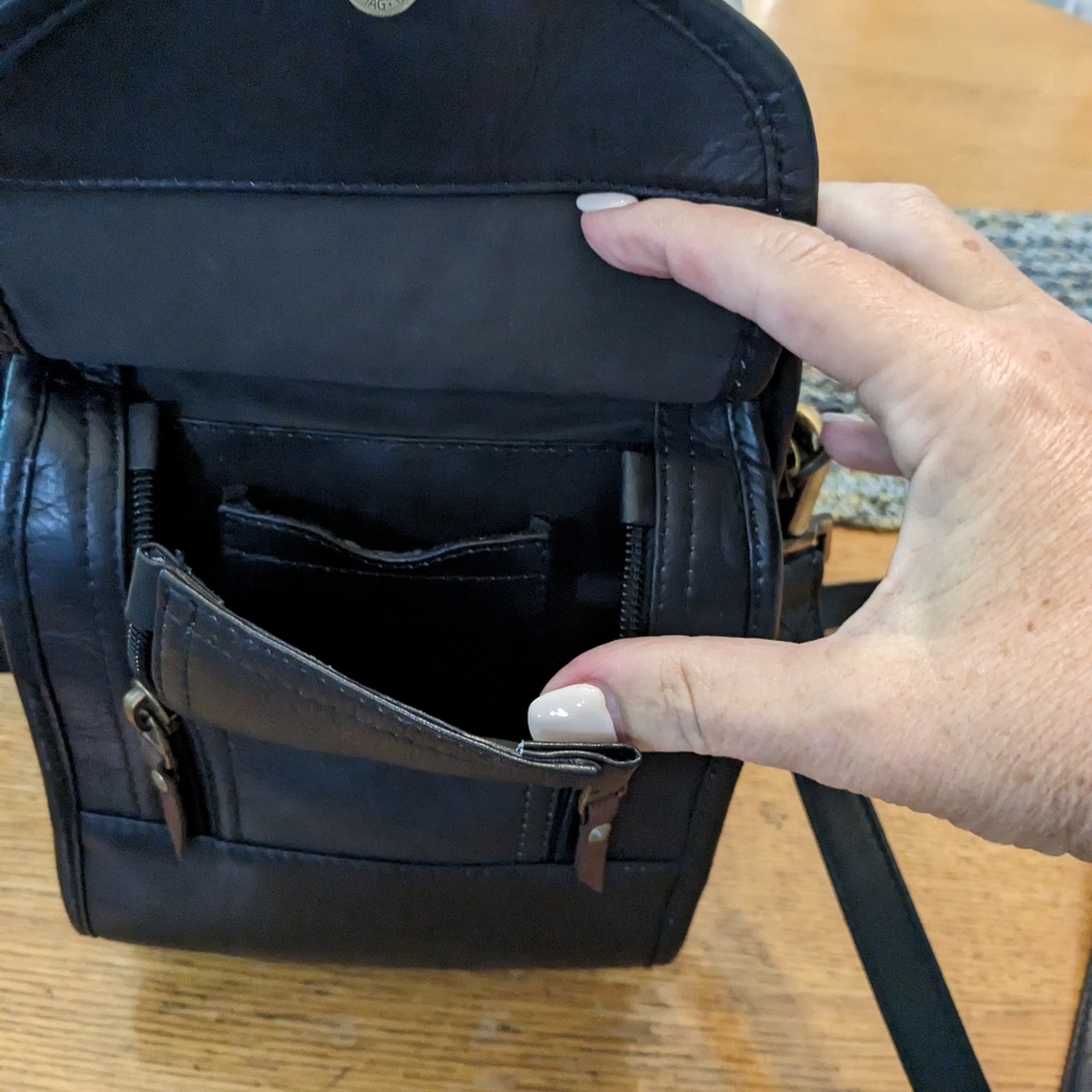 LAND Genuine Leather Cross Body handbag, organizer, lots of pockets - Picture 14 of 14